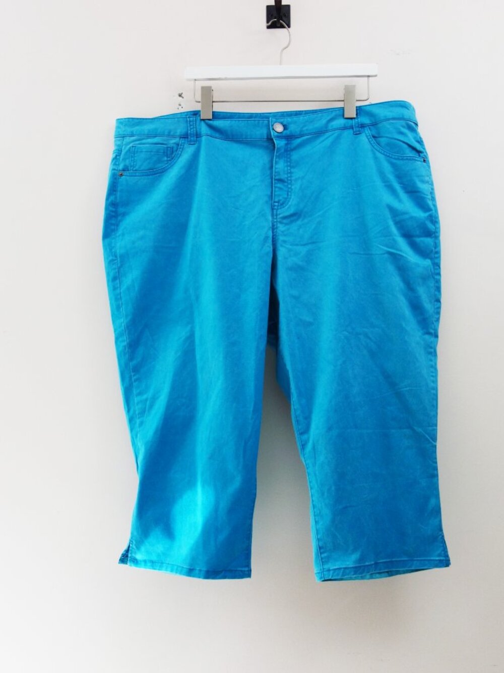 NWT! Lane Bryant Plus Size (24) Blue High Rise Stretchy Capri Pants